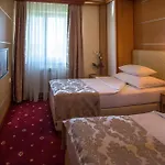 Cezar 4*