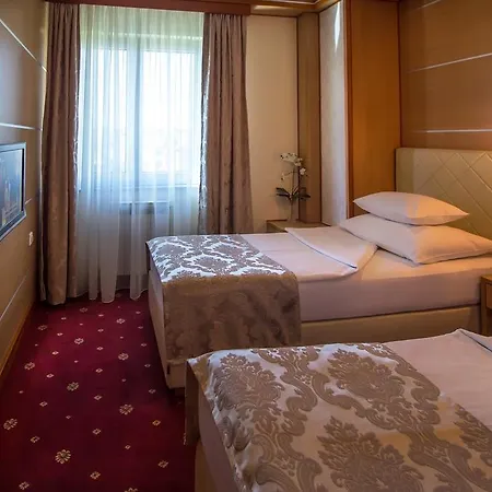 Cezar 4*