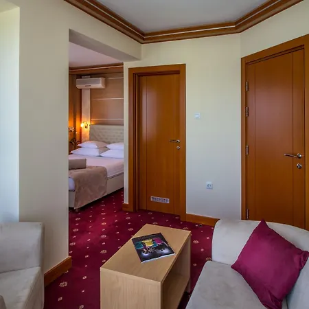 Cezar 4*