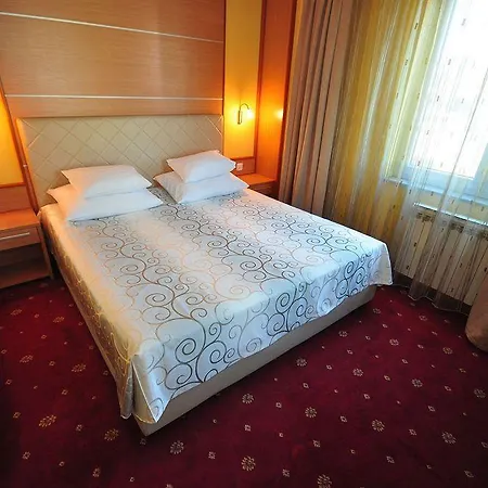Cezar 4*