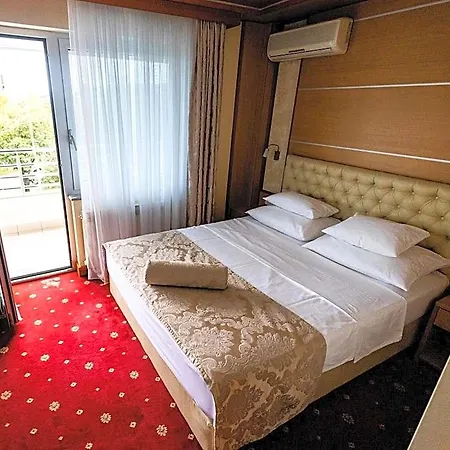 Отель Cezar 4*