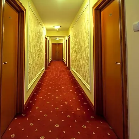 Отель Cezar