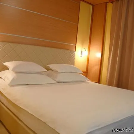 Отель Cezar 4*